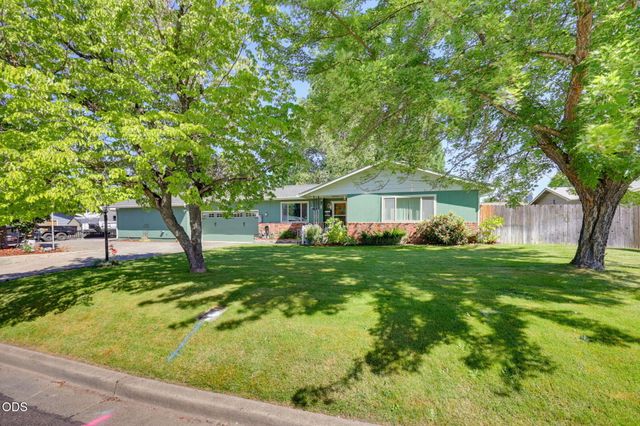 1130 Crest Drive, Central Point, OR 97502