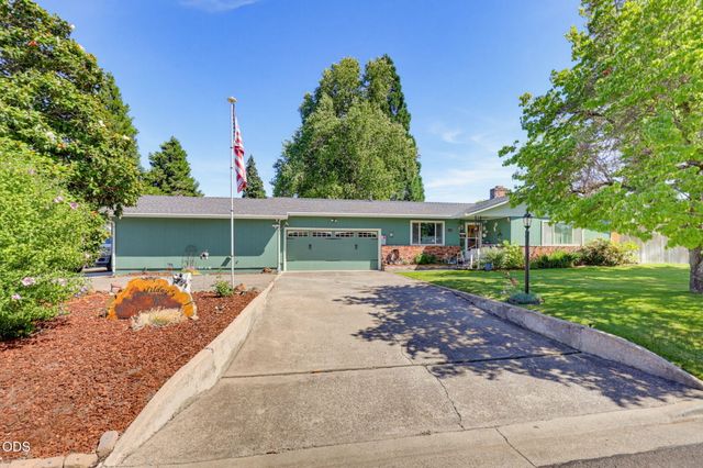 1130 Crest Drive, Central Point, OR 97502