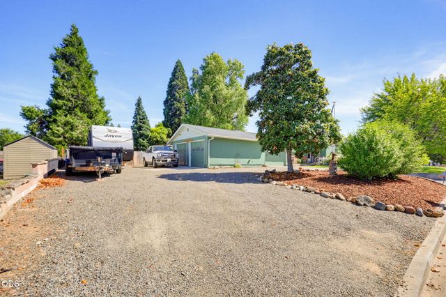 1130 Crest Drive, Central Point, OR 97502