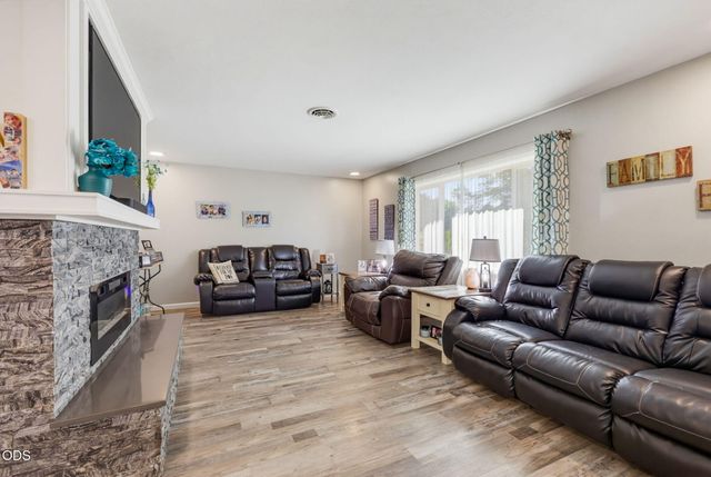 1130 Crest Drive, Central Point, OR 97502