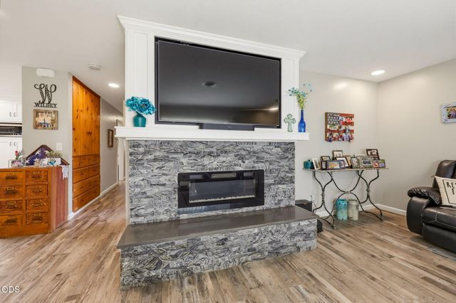 1130 Crest Drive, Central Point, OR 97502
