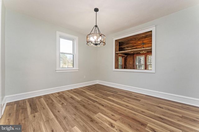 2042 UPPER RIDGE RD, Green Lane, PA 18054