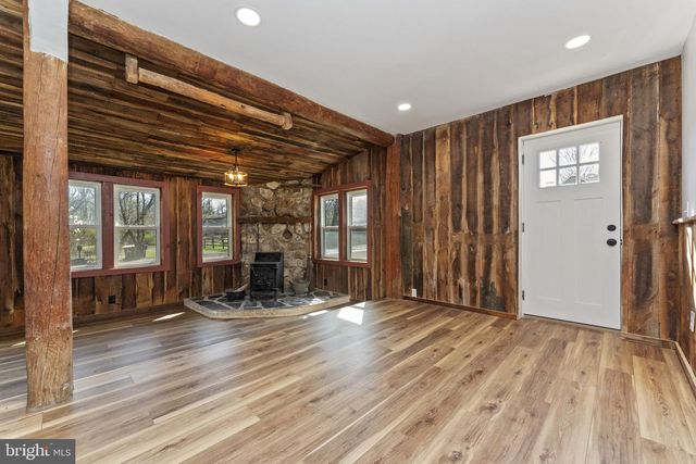 2042 UPPER RIDGE RD, Green Lane, PA 18054