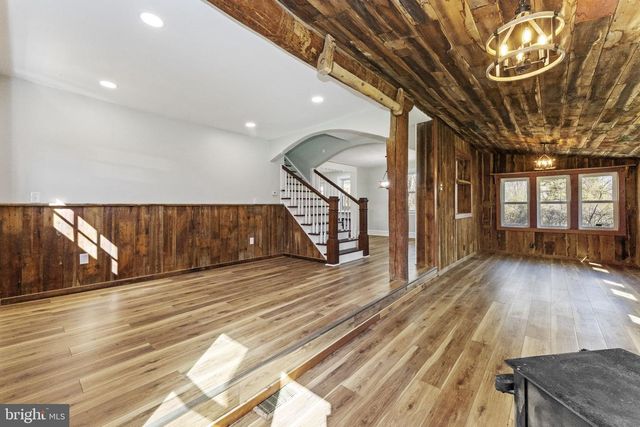 2042 UPPER RIDGE RD, Green Lane, PA 18054