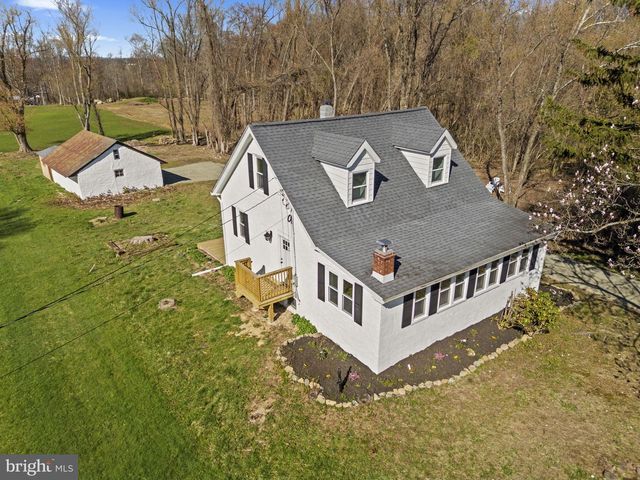 2042 UPPER RIDGE RD, Green Lane, PA 18054
