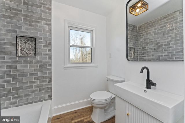 2042 UPPER RIDGE RD, Green Lane, PA 18054