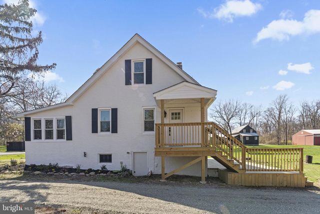 2042 UPPER RIDGE RD, Green Lane, PA 18054