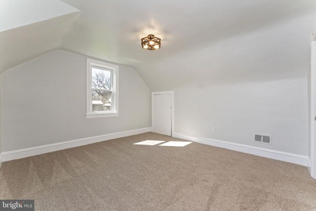 2042 UPPER RIDGE RD, Green Lane, PA 18054