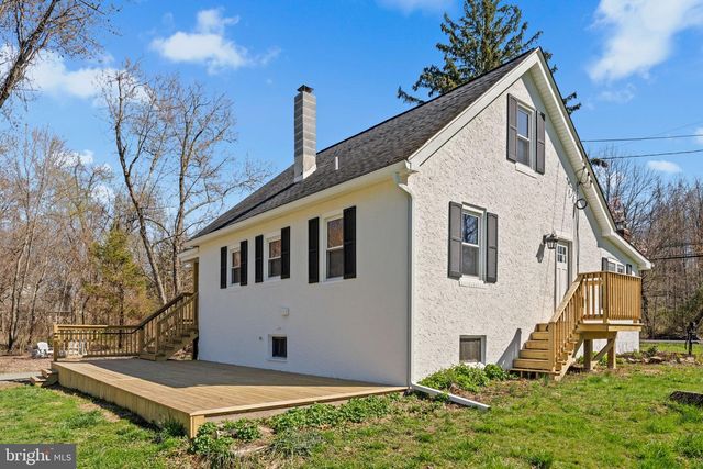 2042 UPPER RIDGE RD, Green Lane, PA 18054