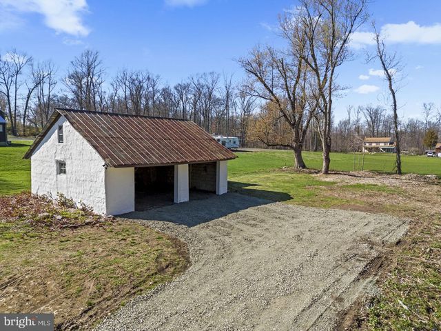 2042 UPPER RIDGE RD, Green Lane, PA 18054