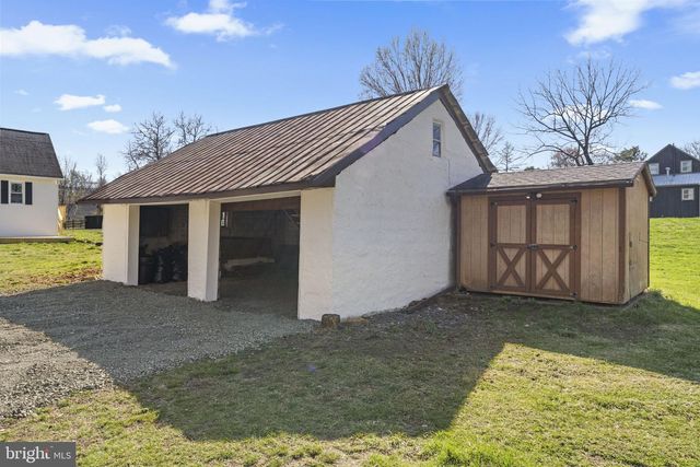 2042 UPPER RIDGE RD, Green Lane, PA 18054