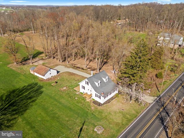 2042 UPPER RIDGE RD, Green Lane, PA 18054