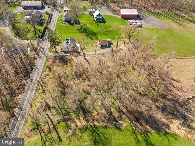 2042 UPPER RIDGE RD, Green Lane, PA 18054