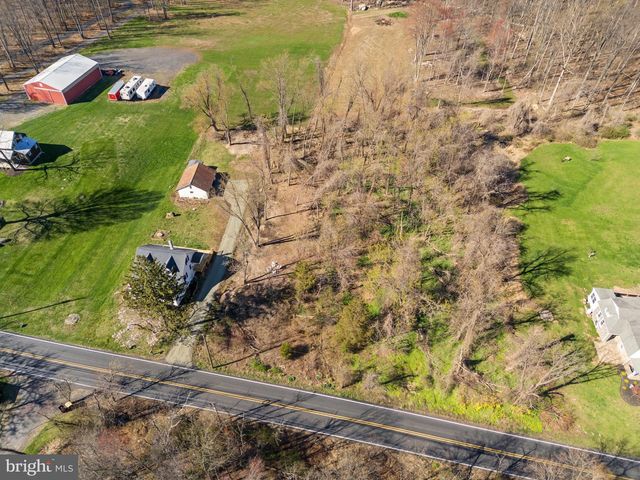 2042 UPPER RIDGE RD, Green Lane, PA 18054