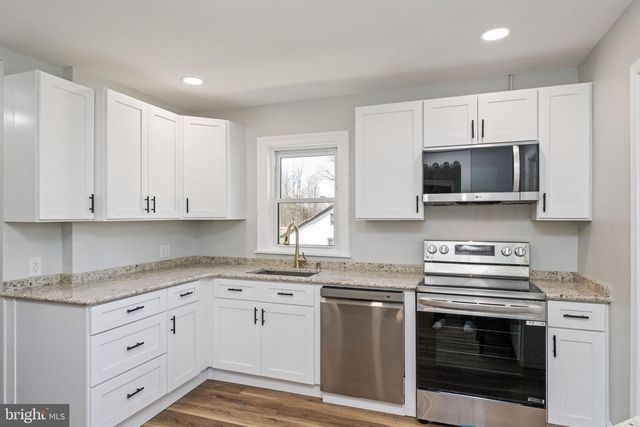 2042 UPPER RIDGE RD, Green Lane, PA 18054