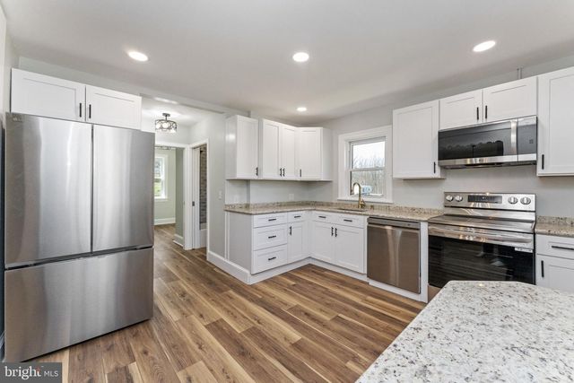 2042 UPPER RIDGE RD, Green Lane, PA 18054
