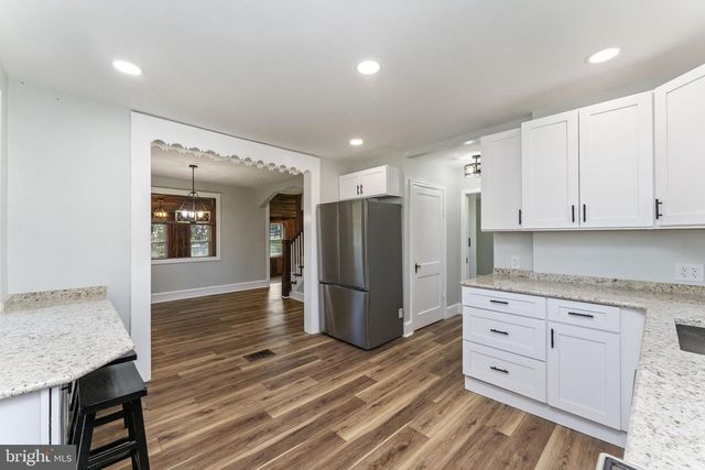 2042 UPPER RIDGE RD, Green Lane, PA 18054