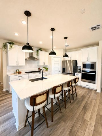 213 Sugar Cane RD, Buda, TX 78610