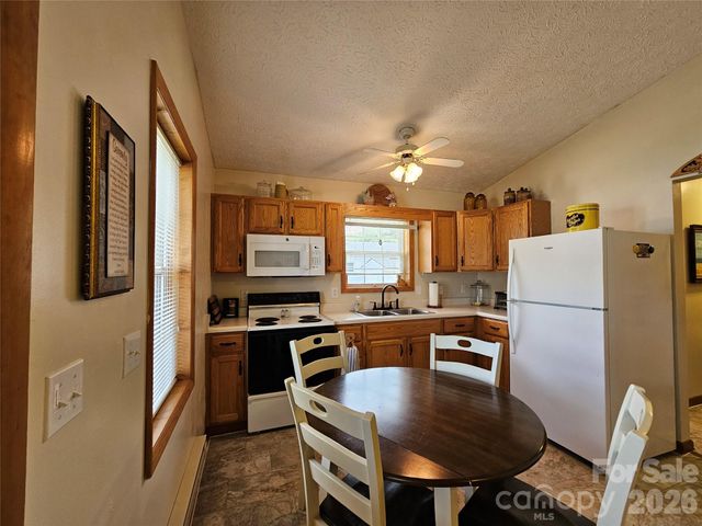 68 Strollers Lane, Waynesville, NC 28786