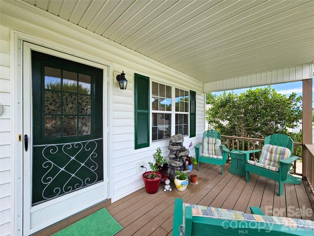 68 Strollers Lane, Waynesville, NC 28786