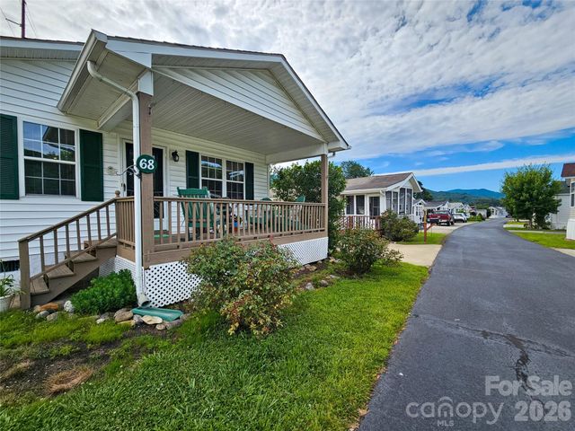68 Strollers Lane, Waynesville, NC 28786