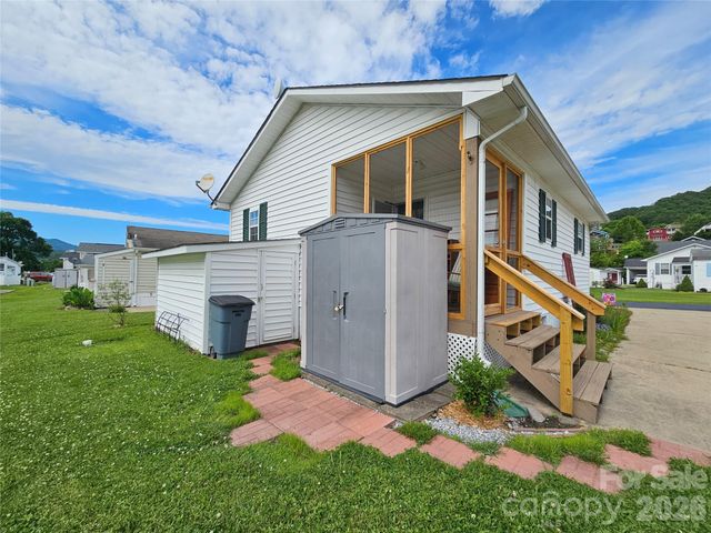68 Strollers Lane, Waynesville, NC 28786