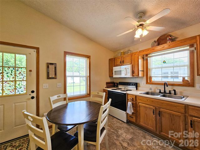 68 Strollers Lane, Waynesville, NC 28786