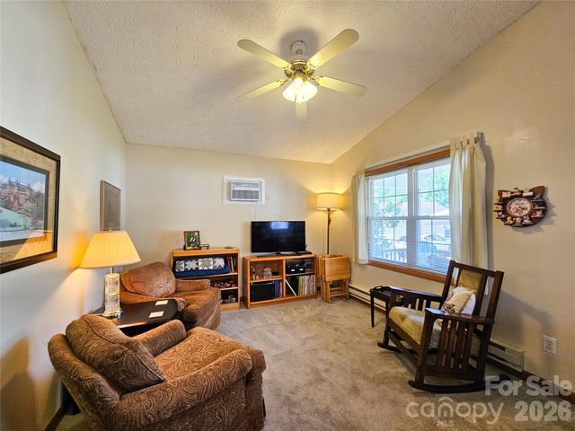 68 Strollers Lane, Waynesville, NC 28786