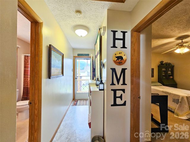 68 Strollers Lane, Waynesville, NC 28786