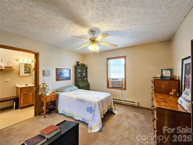 68 Strollers Lane, Waynesville, NC 28786