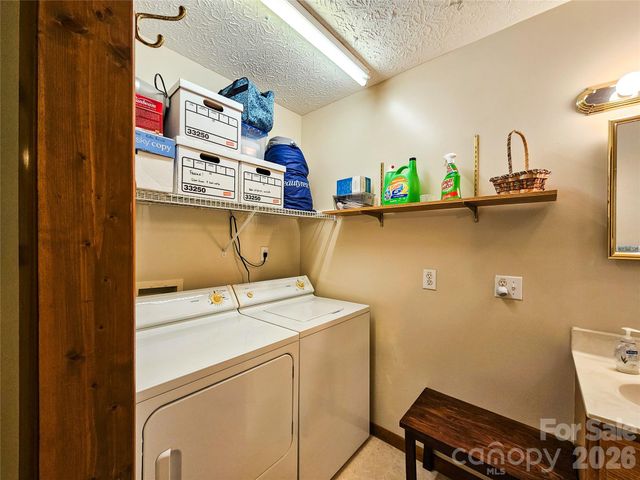 68 Strollers Lane, Waynesville, NC 28786