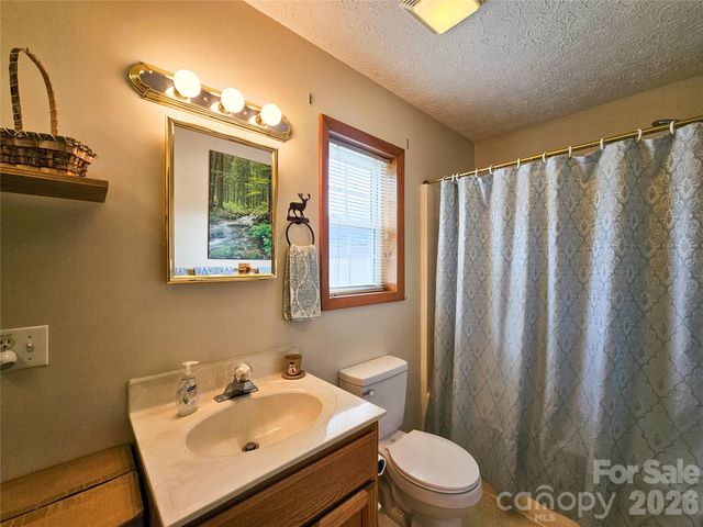 68 Strollers Lane, Waynesville, NC 28786