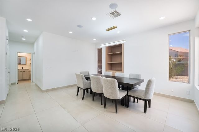 8253 Ruby Mountain Way, Las Vegas, NV 89128