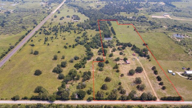 145 Stolle LN, Flatonia, TX 78941