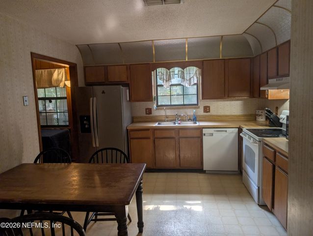 6348 JOHNNIE Circle E, Jacksonville, FL 32244