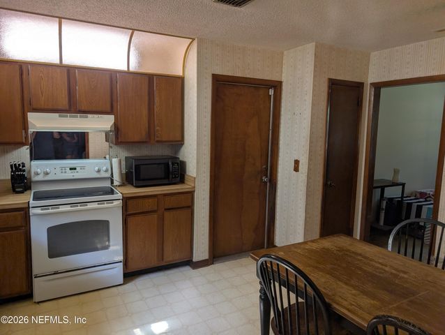 6348 JOHNNIE Circle E, Jacksonville, FL 32244