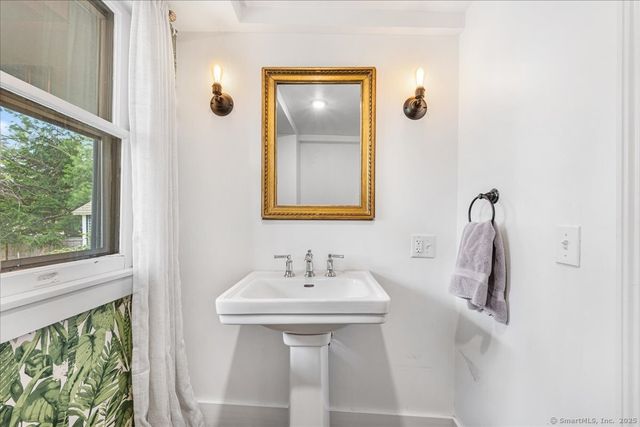 45 Main Street, Essex, CT 06409