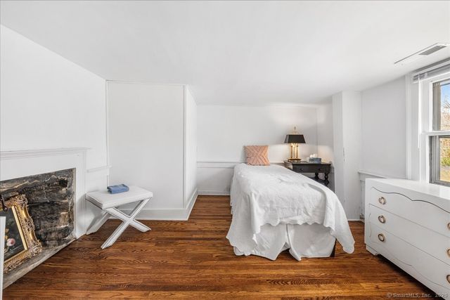 45 Main Street, Essex, CT 06409