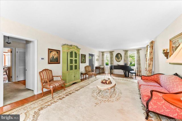16 OAK KNOLL DR, Wallingford, PA 19086