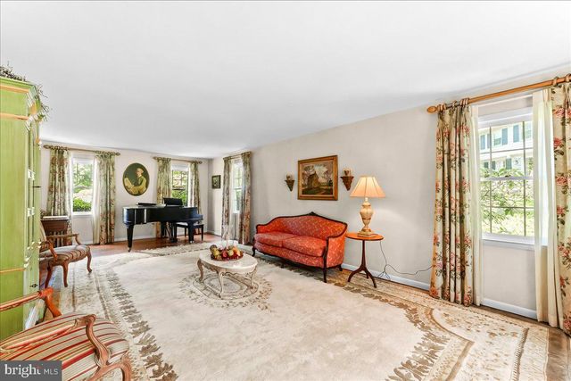 16 OAK KNOLL DR, Wallingford, PA 19086