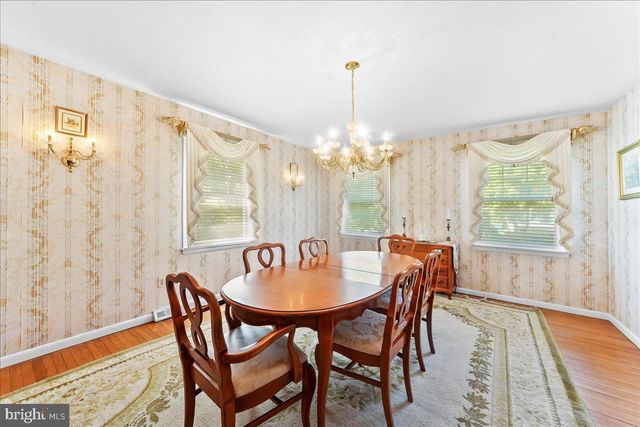 16 OAK KNOLL DR, Wallingford, PA 19086