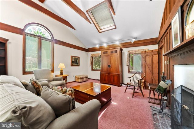16 OAK KNOLL DR, Wallingford, PA 19086