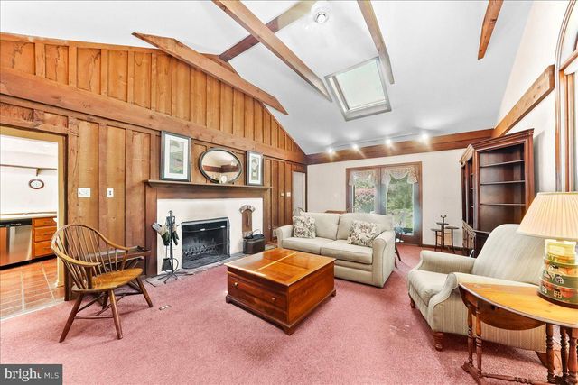 16 OAK KNOLL DR, Wallingford, PA 19086