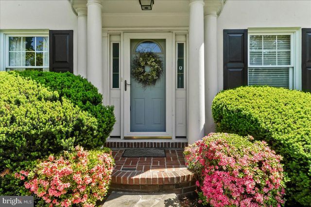 16 OAK KNOLL DR, Wallingford, PA 19086