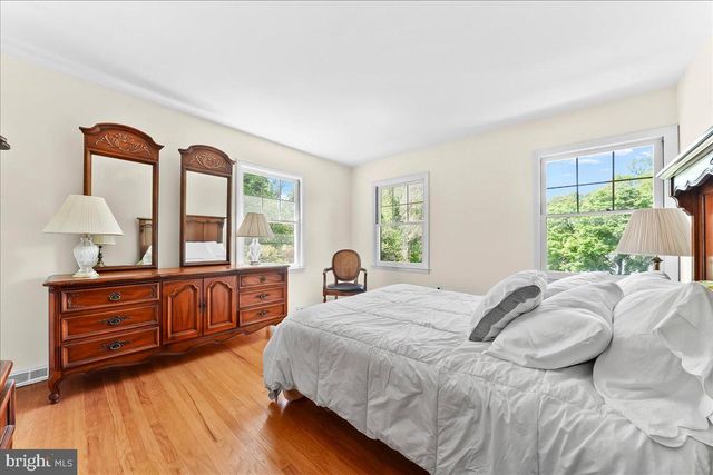 16 OAK KNOLL DR, Wallingford, PA 19086