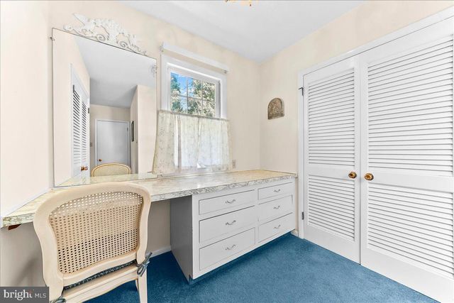 16 OAK KNOLL DR, Wallingford, PA 19086