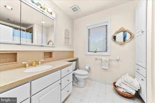 16 OAK KNOLL DR, Wallingford, PA 19086