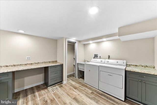 16 OAK KNOLL DR, Wallingford, PA 19086