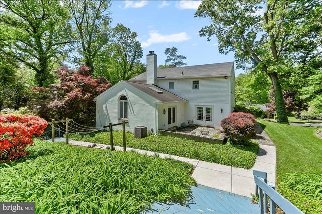16 OAK KNOLL DR, Wallingford, PA 19086