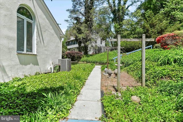 16 OAK KNOLL DR, Wallingford, PA 19086